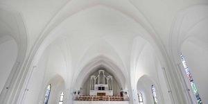 Gewölbe und Orgelempore
